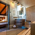 Luxury Meden Dol With Heated Pool, Hot-tub, 2 Saunas