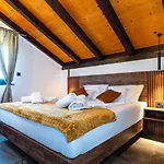 Luxury Meden Dol With Heated Pool, Hot-tub, 2 Saunas