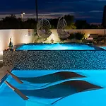 Luxury Meden Dol With Heated Pool, Hot-tub, 2 Saunas