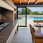 Luxury Meden Dol With Heated Pool, Hot-tub, 2 Saunas Skradin