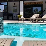 Luxury Meden Dol With Heated Pool, Hot-tub, 2 Saunas