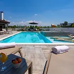 Vila Luxury Meden Dol With Heated Pool, Hot-tub, 2 Saunas Skradin