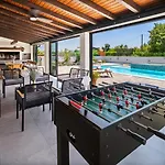 Luxury Meden Dol With Heated Pool, Hot-tub, 2 Saunas Vila Skradin