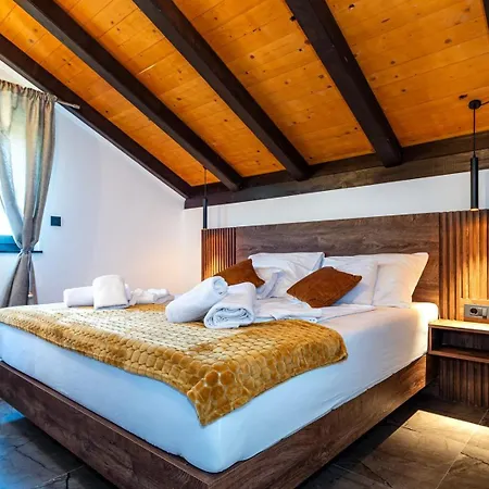 Luxury Meden Dol With Heated Pool, Hot-tub, 2 Saunas