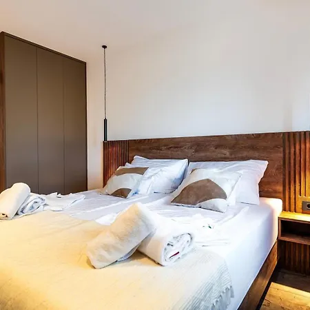 Luxury Meden Dol With Heated Pool, Hot-tub, 2 Saunas Skradin