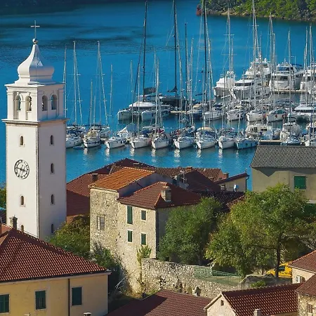 Luxury Meden Dol With Heated Pool, Hot-tub, 2 Saunas *