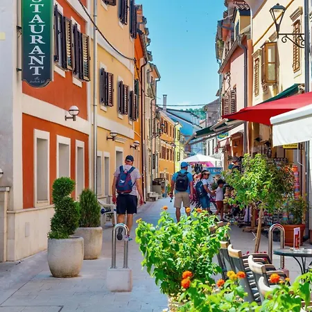 Luxury Meden Dol With Heated Pool, Hot-tub, 2 Saunas