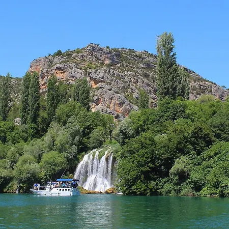 Βίλα Luxury Meden Dol With Heated Pool, Hot-tub, 2 Saunas Skradin