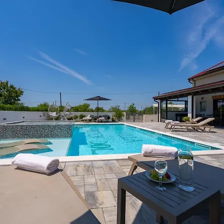 Luxury Meden Dol With Heated Pool, Hot-tub, 2 Saunas Skradin