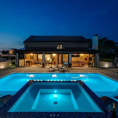 Luxury Meden Dol With Heated Pool, Hot-tub, 2 Saunas Villa *