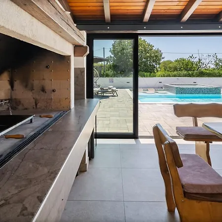 Luxury Meden Dol With Heated Pool, Hot-tub, 2 Saunas Skradin