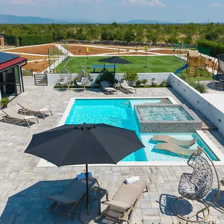 Luxury Meden Dol With Heated Pool, Hot-tub, 2 Saunas Villa