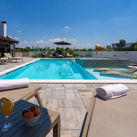 Βίλα Luxury Meden Dol With Heated Pool, Hot-tub, 2 Saunas Skradin