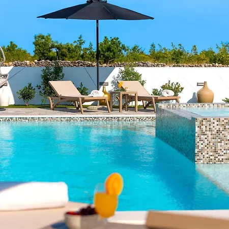 Luxury Meden Dol With Heated Pool, Hot-tub, 2 Saunas *