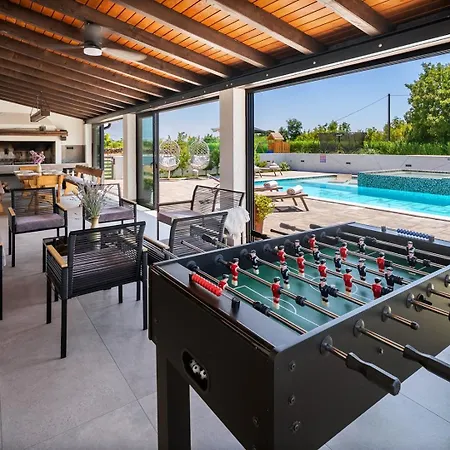 Luxury Meden Dol With Heated Pool, Hot-tub, 2 Saunas Villa Skradin