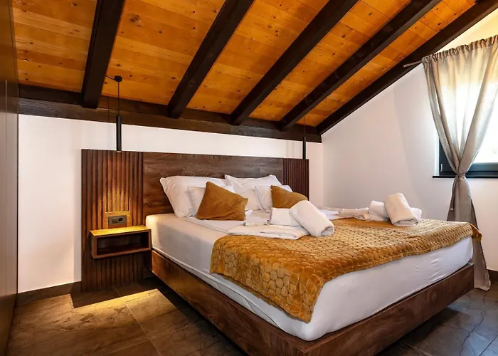 Luxury Meden Dol With Heated Pool, Hot-tub, 2 Saunas * Skradin