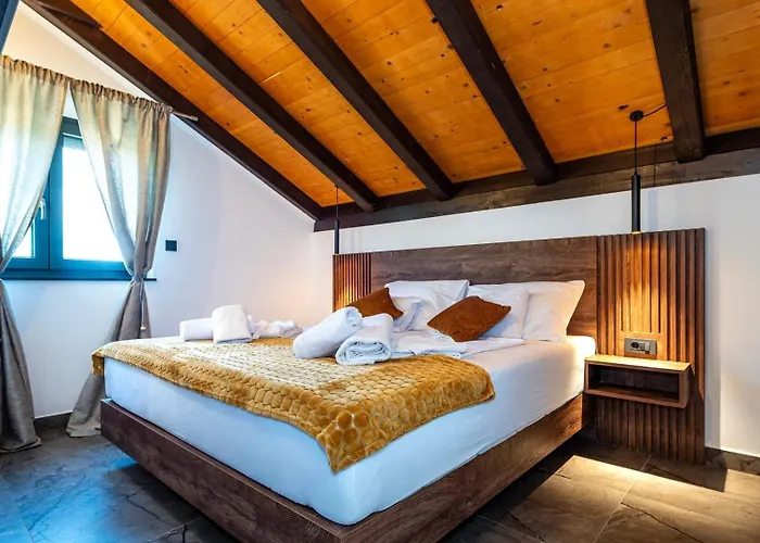 Luxury Meden Dol With Heated Pool, Hot-tub, 2 Saunas