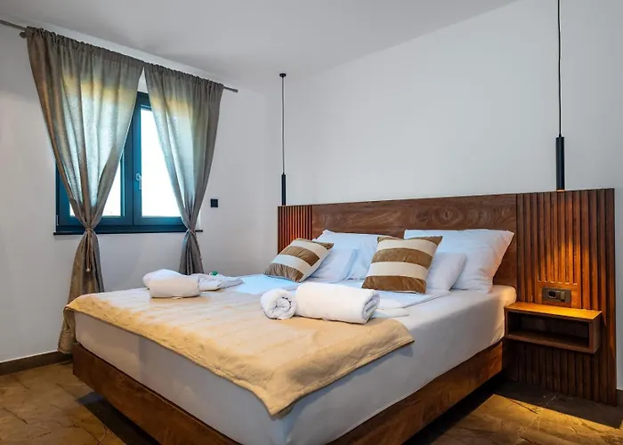 Luxury Meden Dol With Heated Pool, Hot-tub, 2 Saunas Villa *