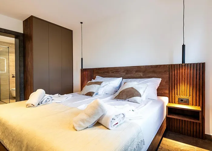 Luxury Meden Dol With Heated Pool, Hot-tub, 2 Saunas Skradin