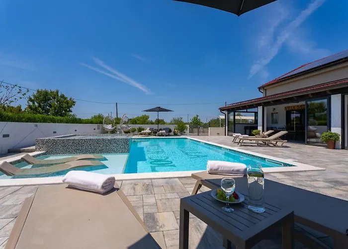 Luxury Meden Dol With Heated Pool, Hot-tub, 2 Saunas Skradin