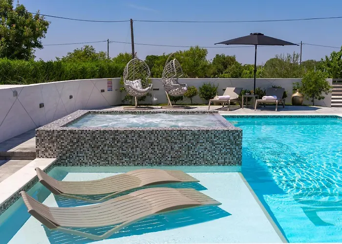 Luxury Meden Dol With Heated Pool, Hot-tub, 2 Saunas