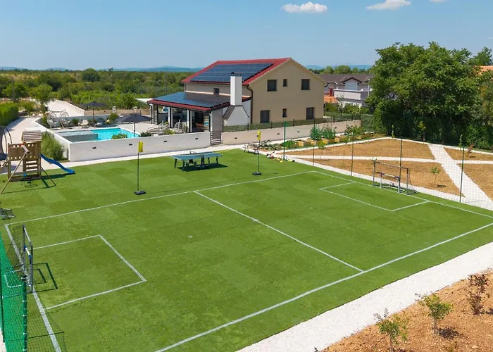 Luxury Meden Dol With Heated Pool, Hot-tub, 2 Saunas Villa *