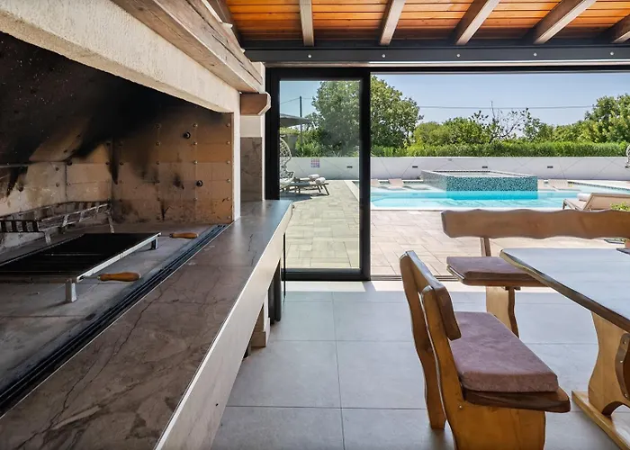 Luxury Meden Dol With Heated Pool, Hot-tub, 2 Saunas Skradin