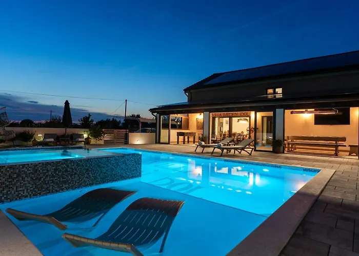 Luxury Meden Dol With Heated Pool, Hot-tub, 2 Saunas