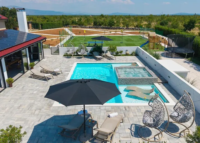 Luxury Meden Dol With Heated Pool, Hot-tub, 2 Saunas Villa