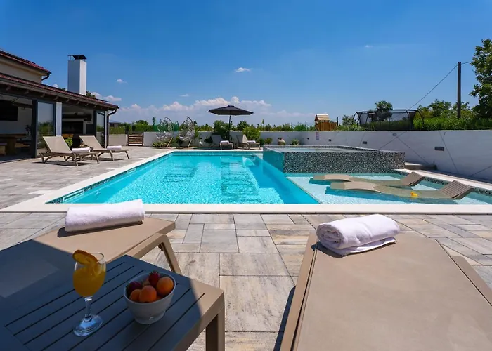 Villa Luxury Meden Dol With Heated Pool, Hot-tub, 2 Saunas Skradin