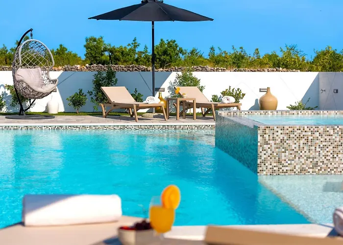 Luxury Meden Dol With Heated Pool, Hot-tub, 2 Saunas *