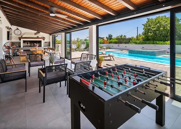 Luxury Meden Dol With Heated Pool, Hot-tub, 2 Saunas Villa Skradin